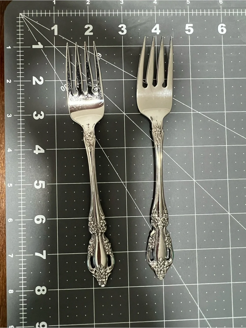 Vintage Oneida Brahms Deluxe Stainless Salad Fork Set of 2
